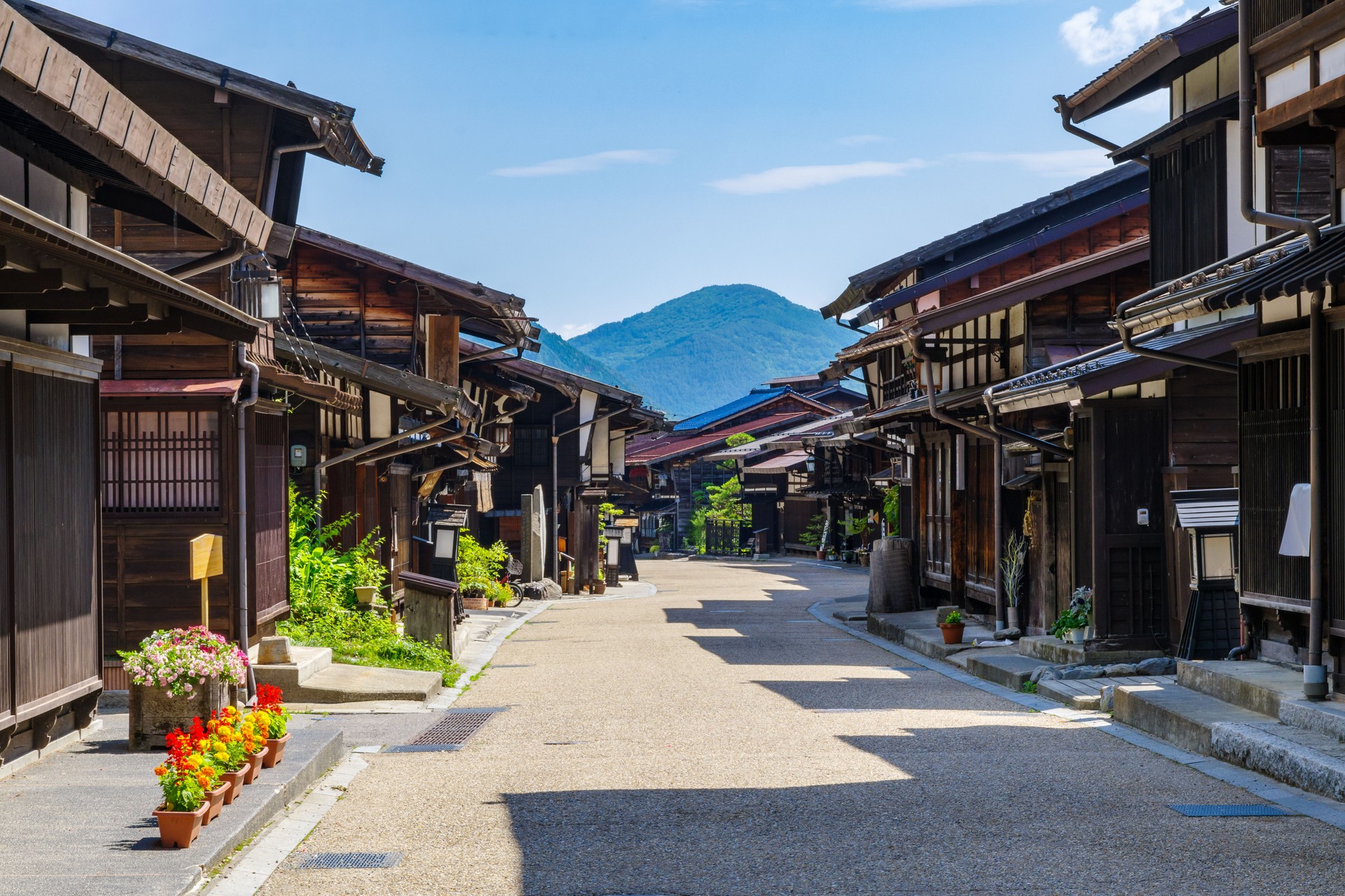 Morning at Narai-juku (Shiojiri City, Nagano Prefecture).